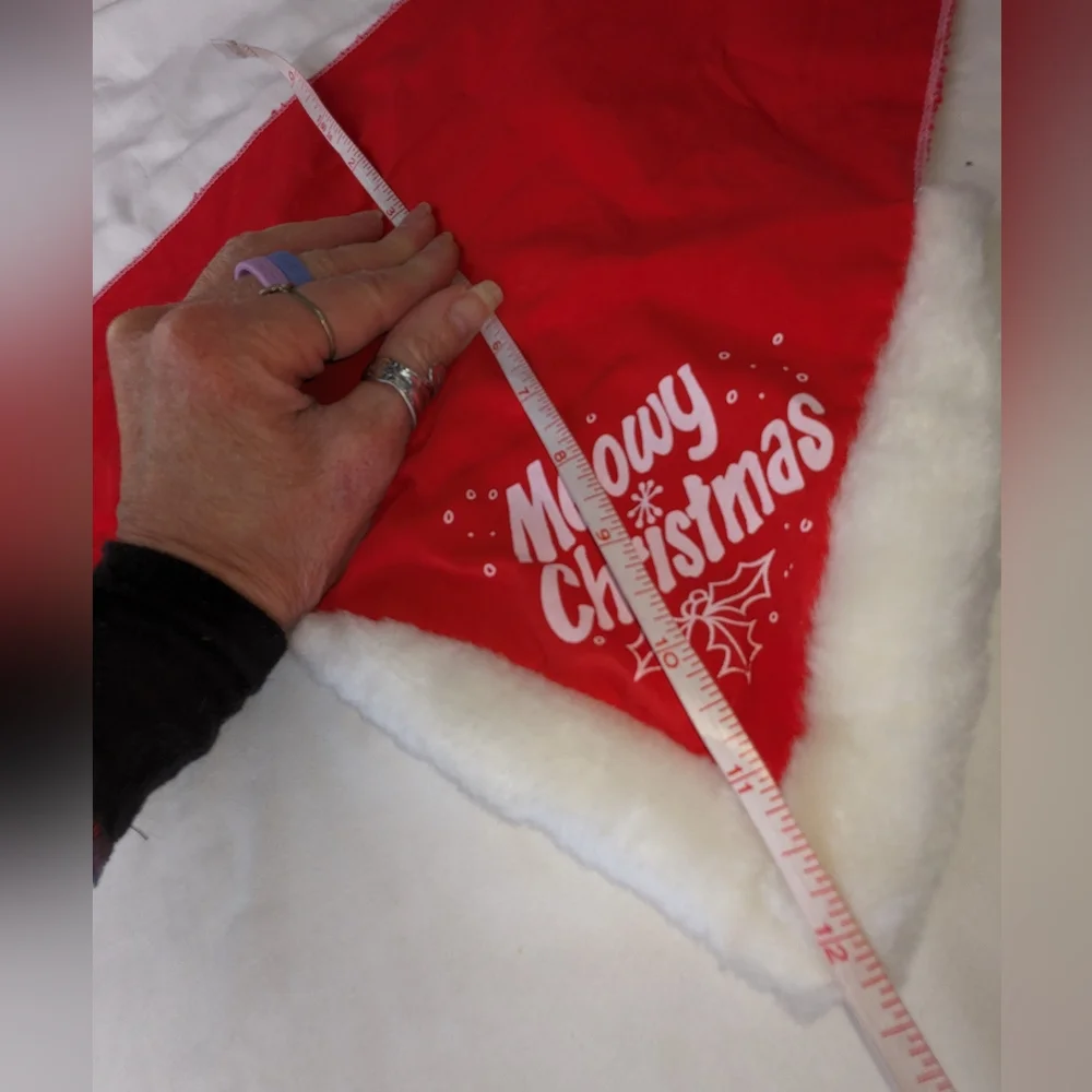 🏈 Cat bandana EUC Meowy Christmas red white fur